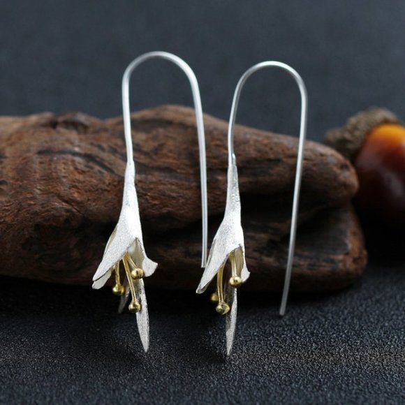 NEW 925 Sterling Silver Two Tone Lily Earrings - Picture 3 of 3